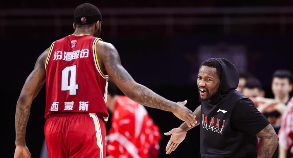 战报08:30 墨西哥美洲队 0-0（120分钟3-0）塔格雷斯 两回合4-1夺冠西甲-皇马4-1黄潜暂升榜首 迪亚斯贝林厄姆破门西甲第17轮，皇马主场迎战比利亚雷亚尔。